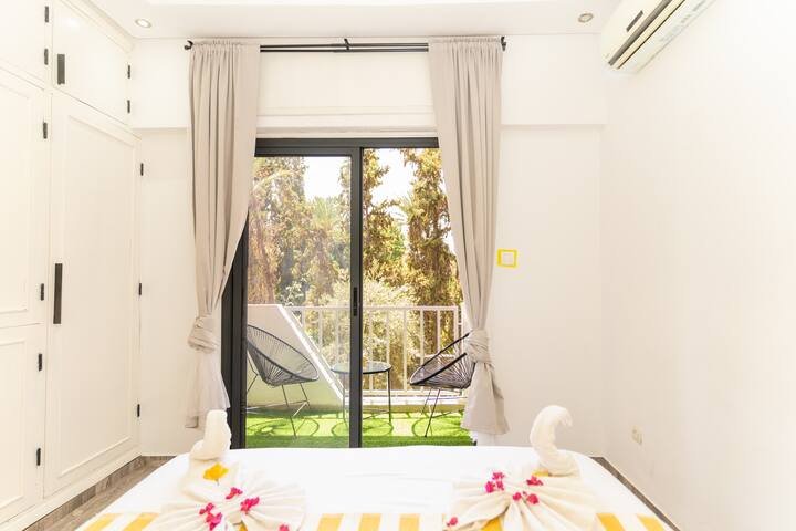 Apartment with Garden